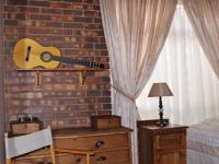 Bed Room 2 - 14 square meters of property in Emalahleni (Witbank) 