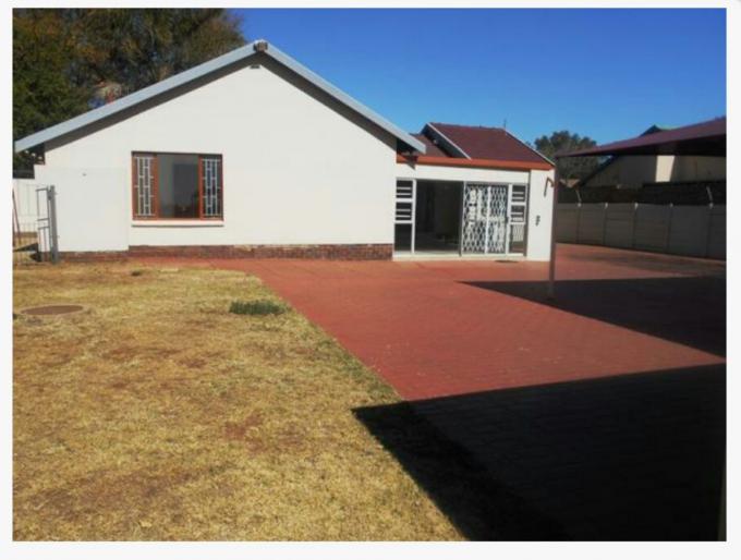 3 Bedroom House for Sale For Sale in Rooihuiskraal - Private Sale - MR151024