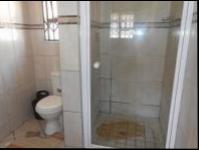 Main Bathroom - 5 square meters of property in Protea Glen