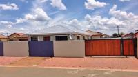 3 Bedroom 2 Bathroom House for Sale for sale in Protea Glen