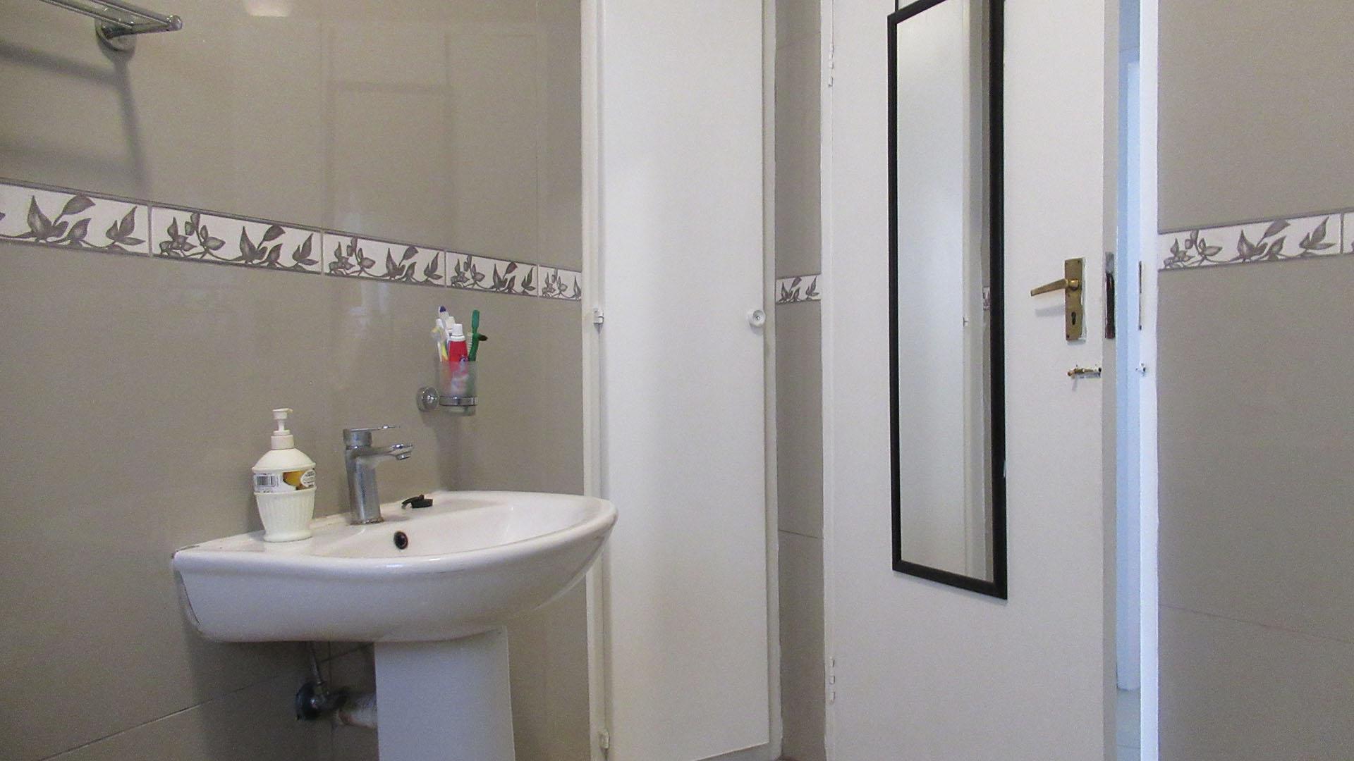 Bathroom 1 - 6 square meters of property in Malanshof