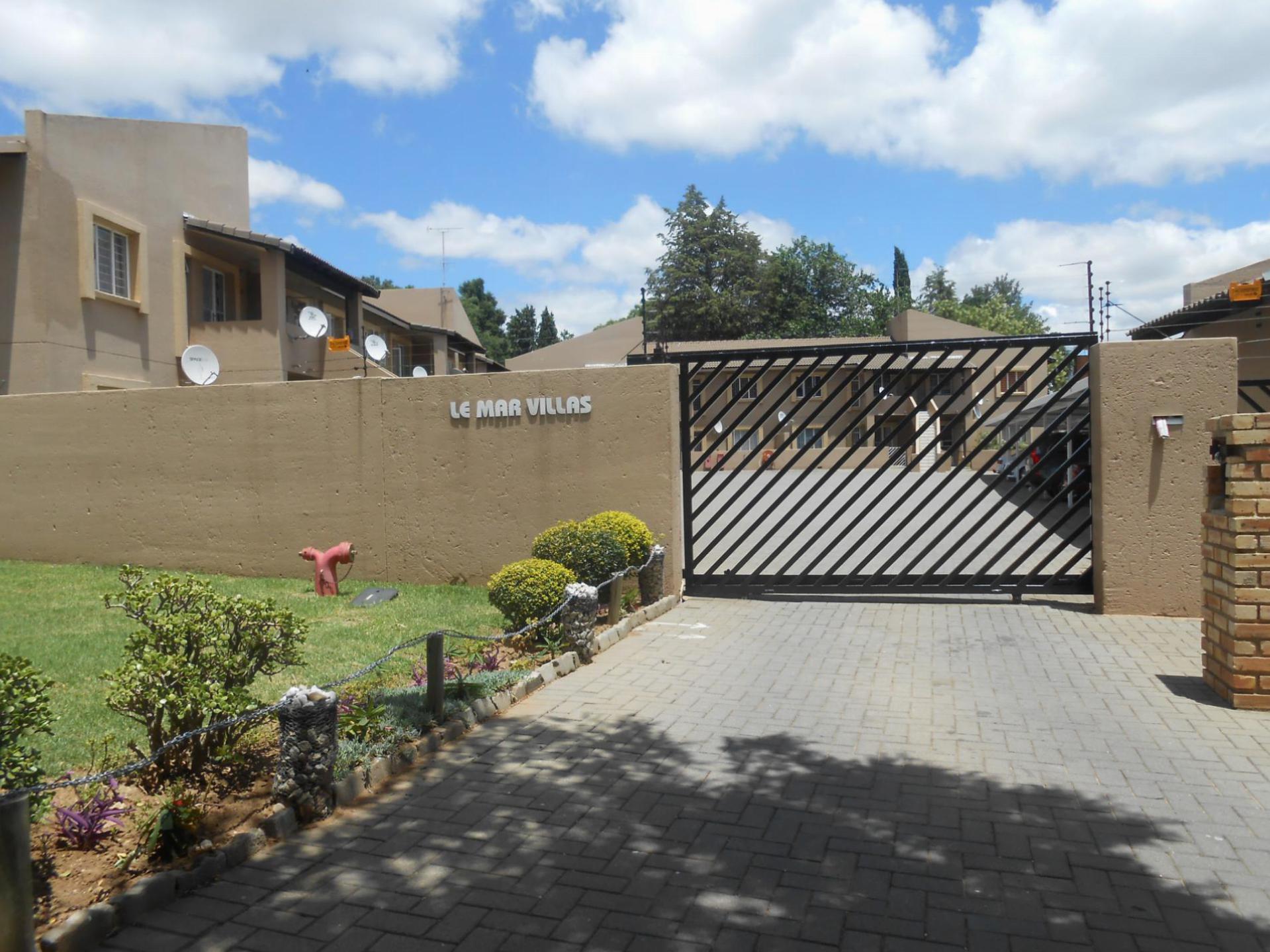 Front View of property in Malanshof