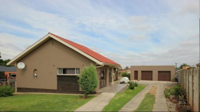House for Sale For Sale in Oudtshoorn - Private Sale - MR151233