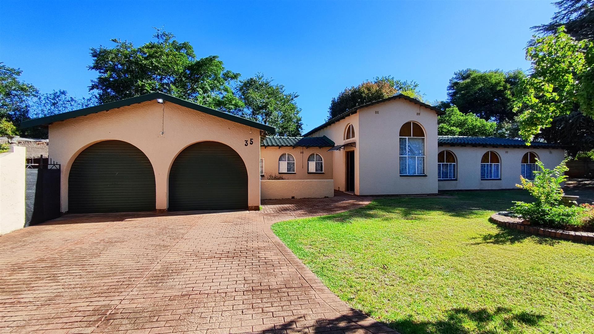 Front View of property in Bonaero Park