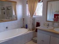 Bathroom 1 - 11 square meters of property in Melodie