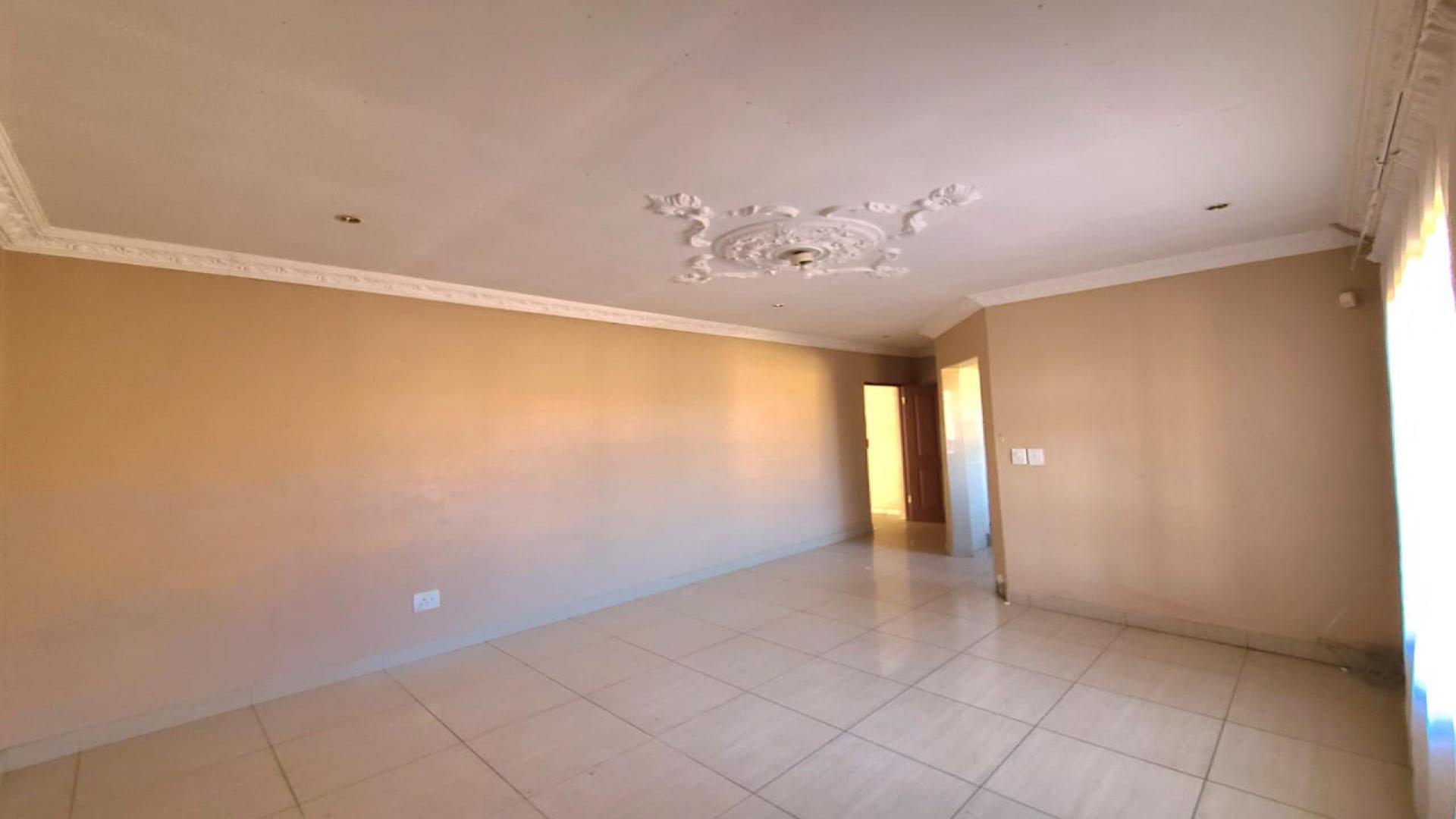 Lounges of property in Emalahleni (Witbank) 