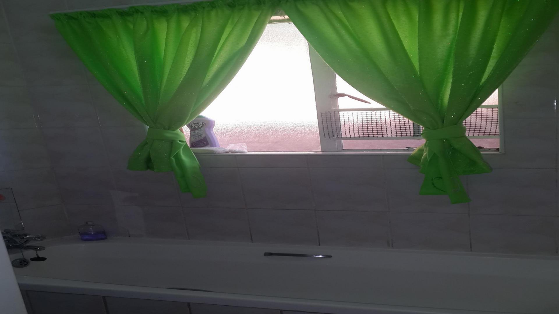 Main Bathroom - 7 square meters of property in Safarituine