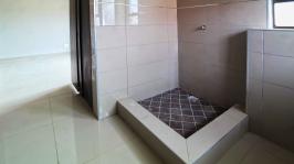 Main Bathroom - 7 square meters of property in Heron Hill Estate