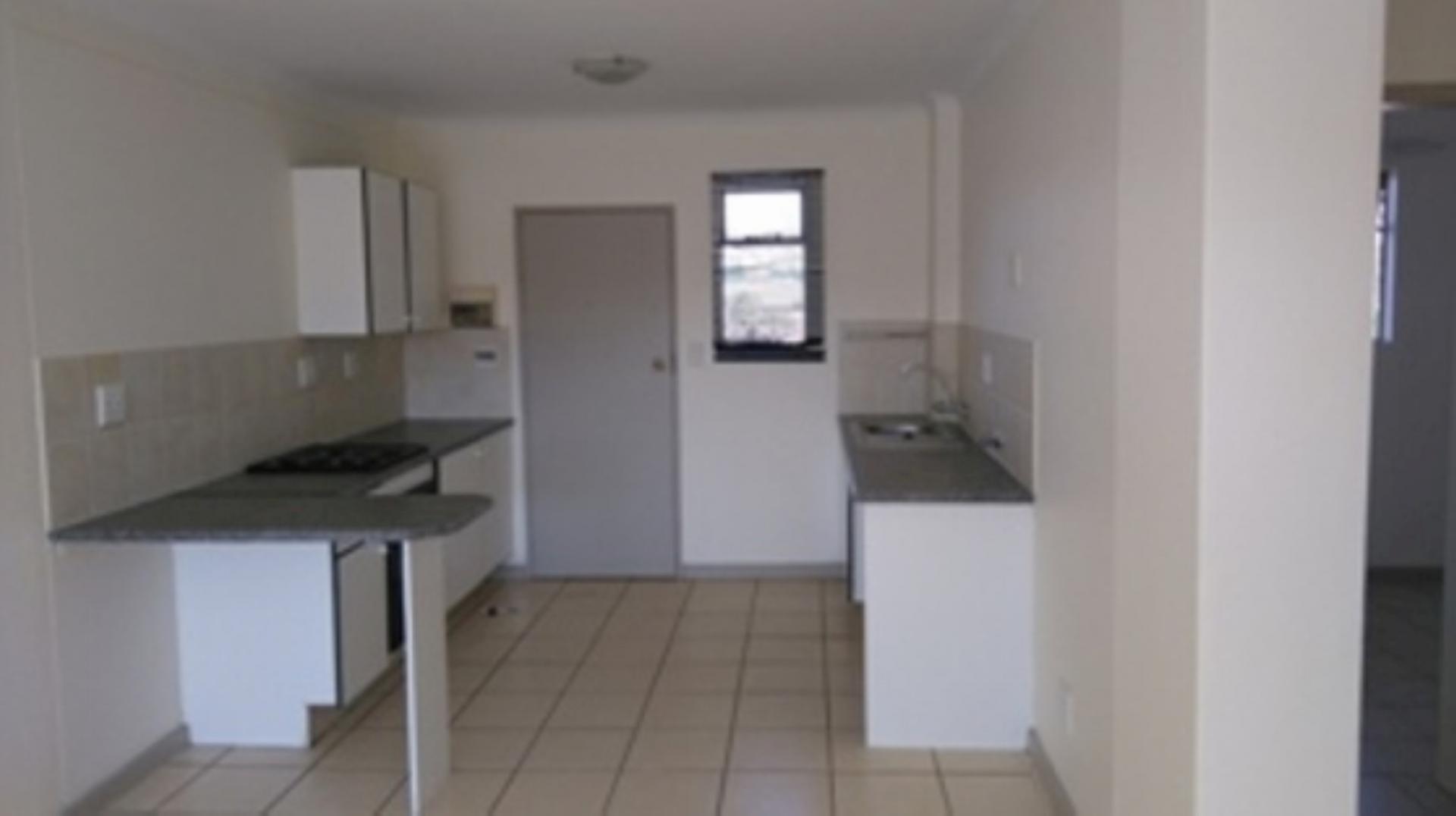 Kitchen - 11 square meters of property in Zwartkop