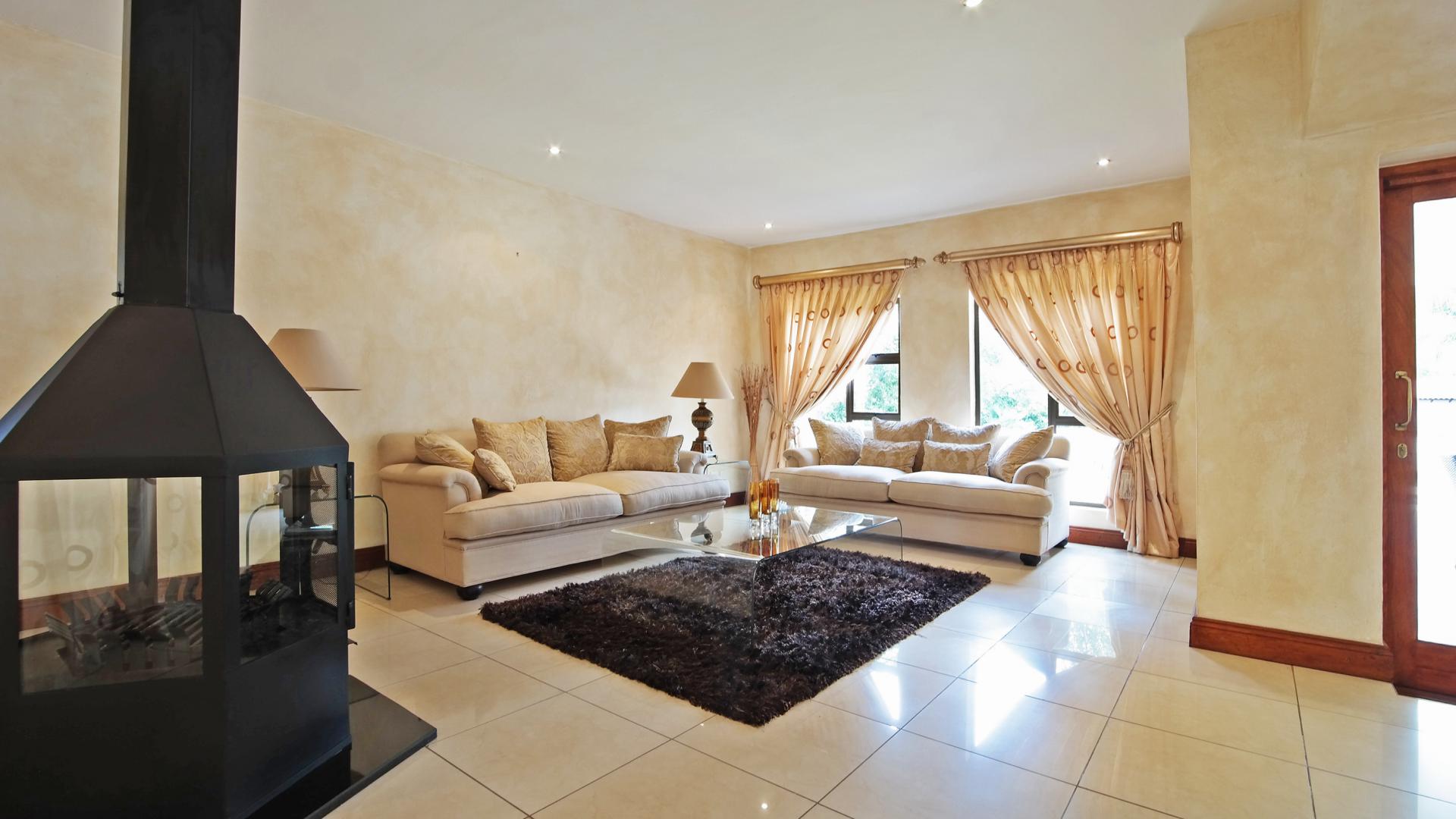 Lounges of property in Silver Lakes Golf Estate