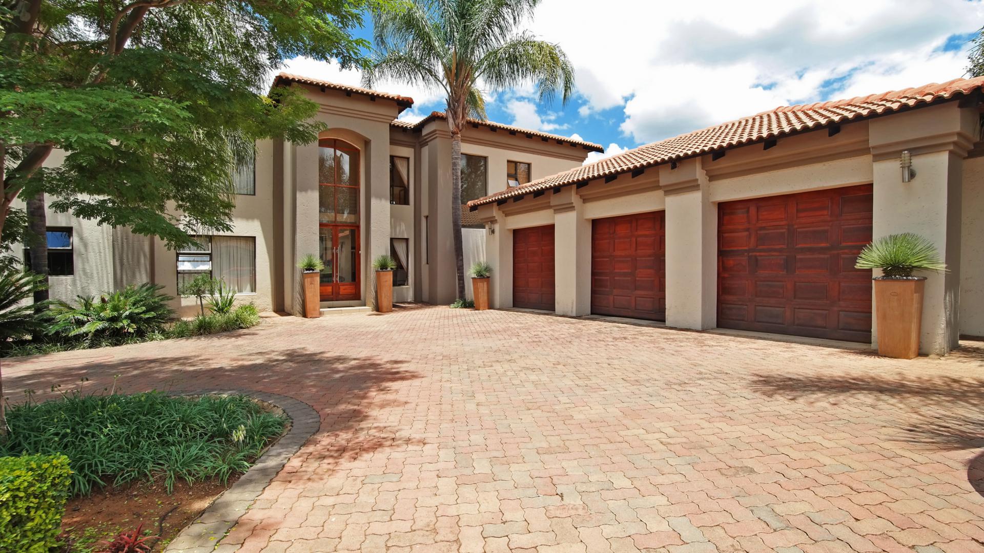 Front View of property in Silver Lakes Golf Estate