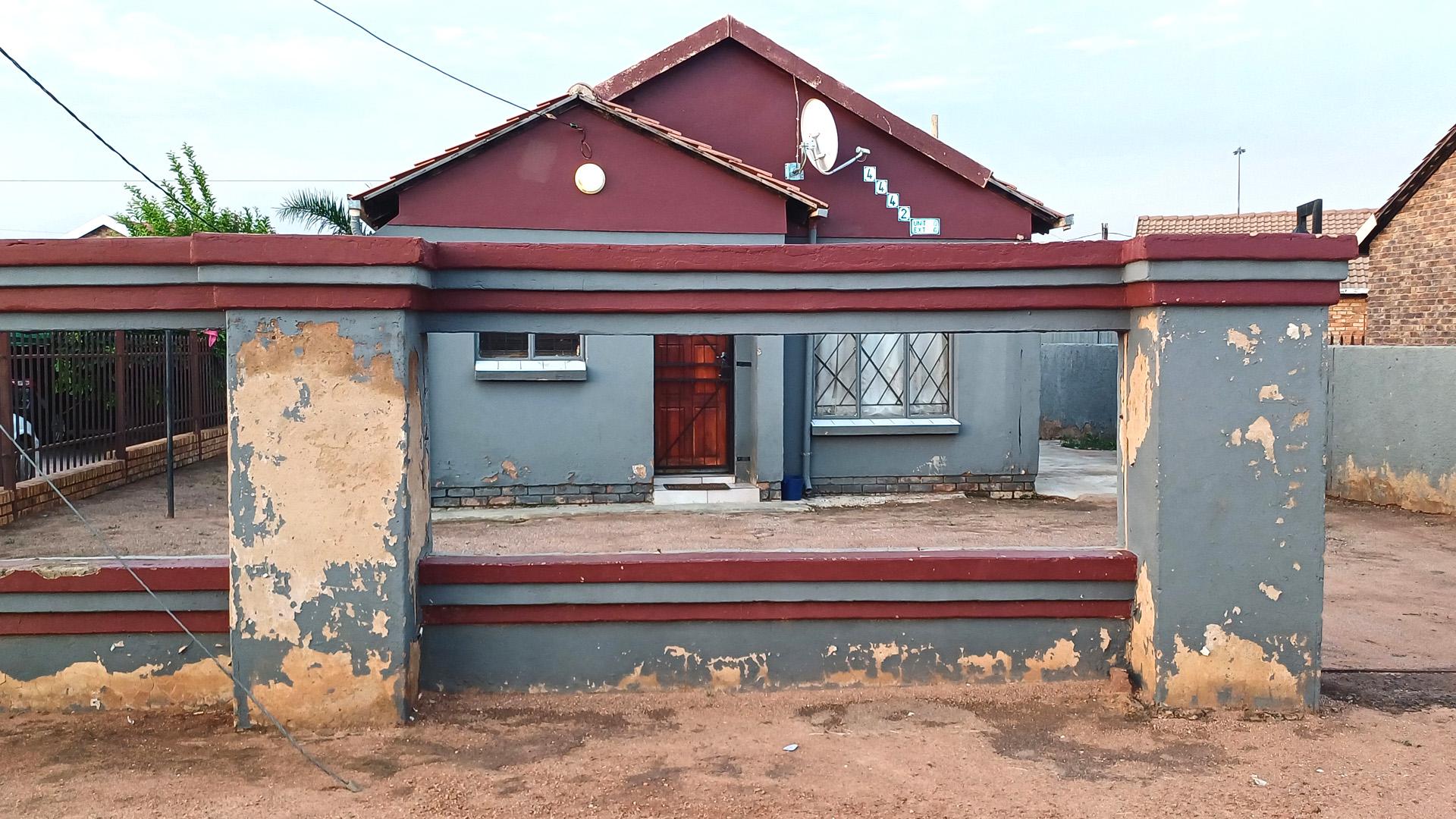 Front View of property in Kudube