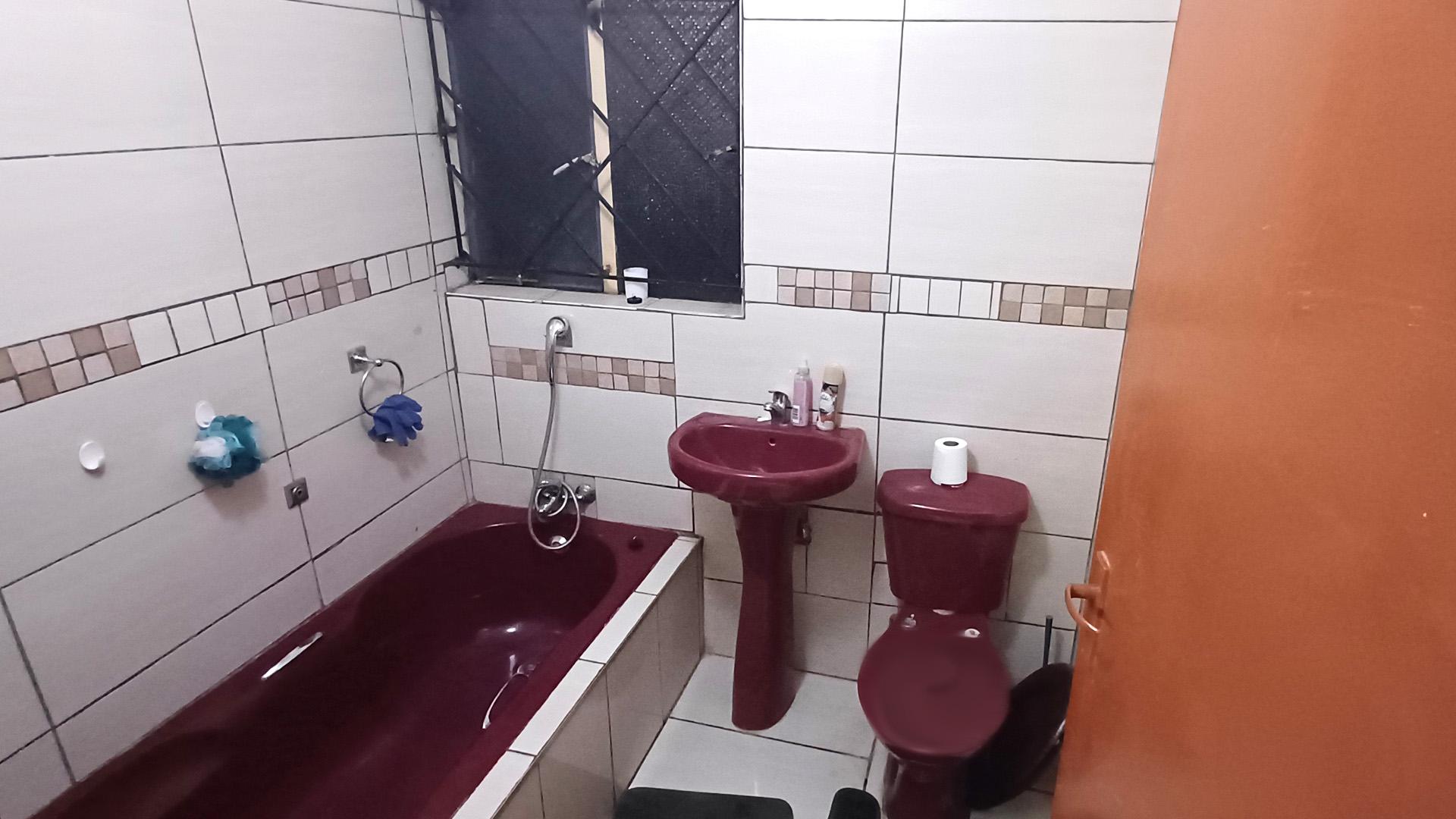 Bathroom 1 of property in Kudube