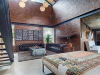 Lounges - 33 square meters of property in Boardwalk Meander Estate