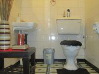 Main Bathroom - 6 square meters of property in Vaalpark
