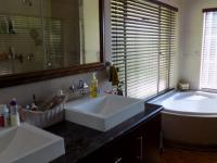 Main Bathroom - 16 square meters of property in Emalahleni (Witbank) 