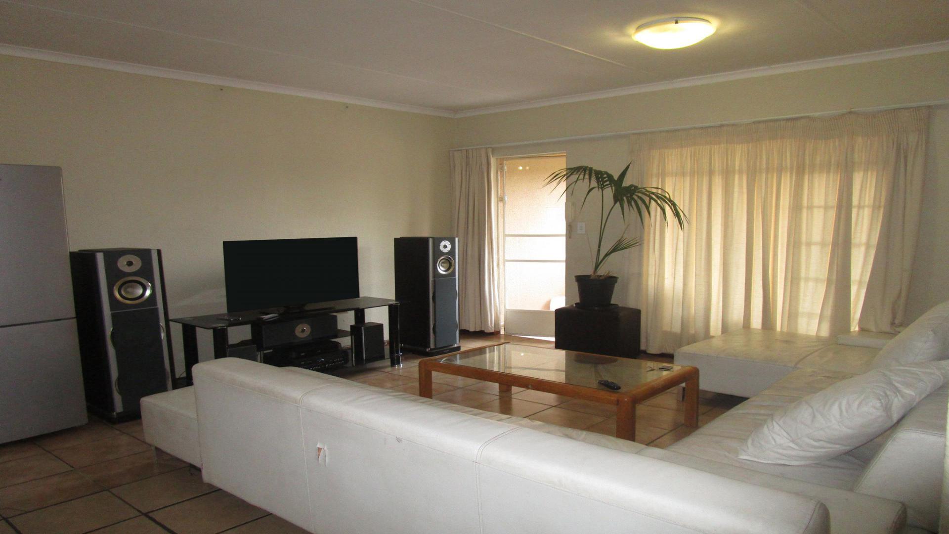 Lounges - 23 square meters of property in Kempton Park