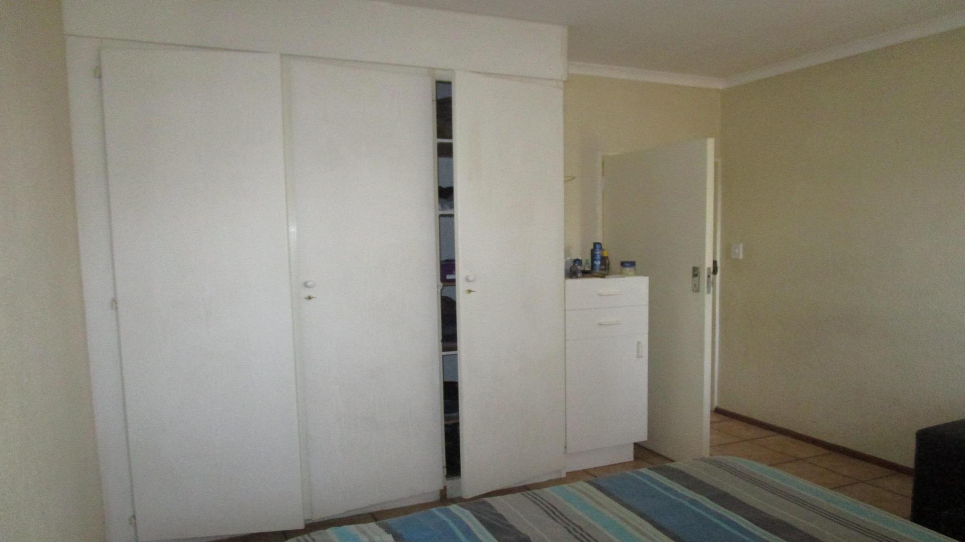 Bed Room 1 - 10 square meters of property in Kempton Park