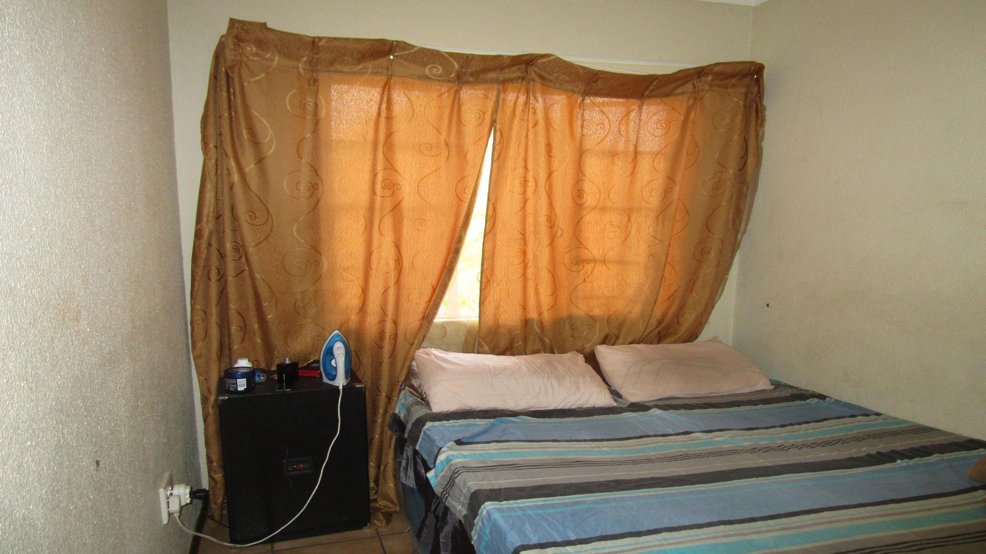 Bed Room 2 of property in Kempton Park