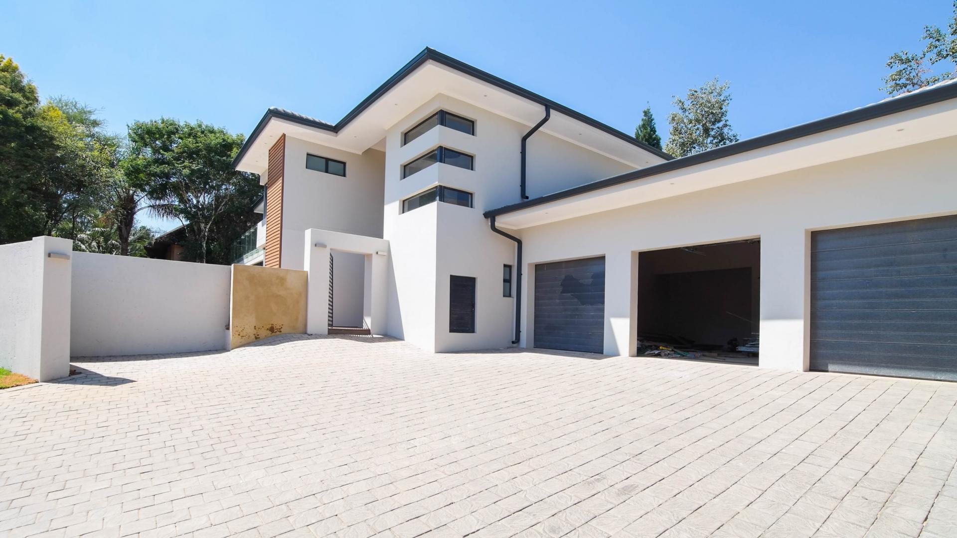 Front View of property in Silver Lakes Golf Estate