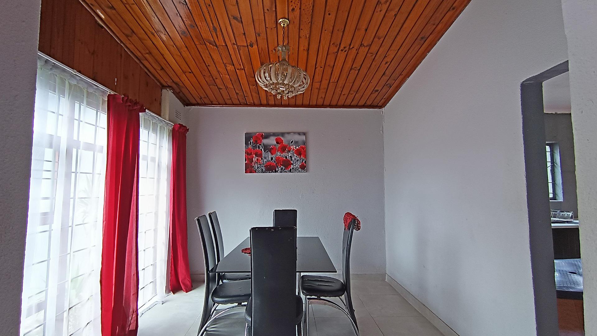 Dining Room - 12 square meters of property in Kraaifontein
