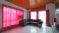 Lounges - 26 square meters of property in Kraaifontein