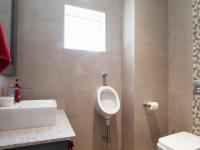 Guest Toilet - 8 square meters of property in Silverwoods Country Estate