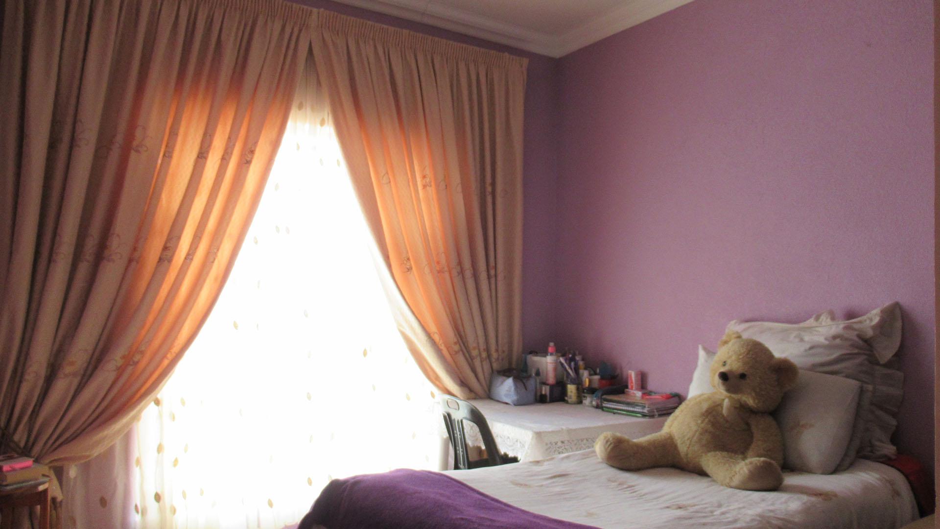 Bed Room 3 - 11 square meters of property in Mohlakeng