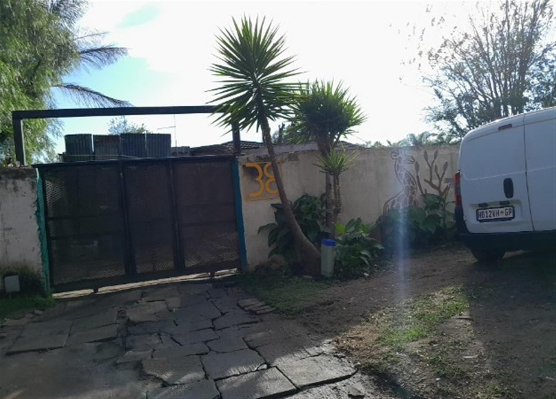 Front View of property in Comet