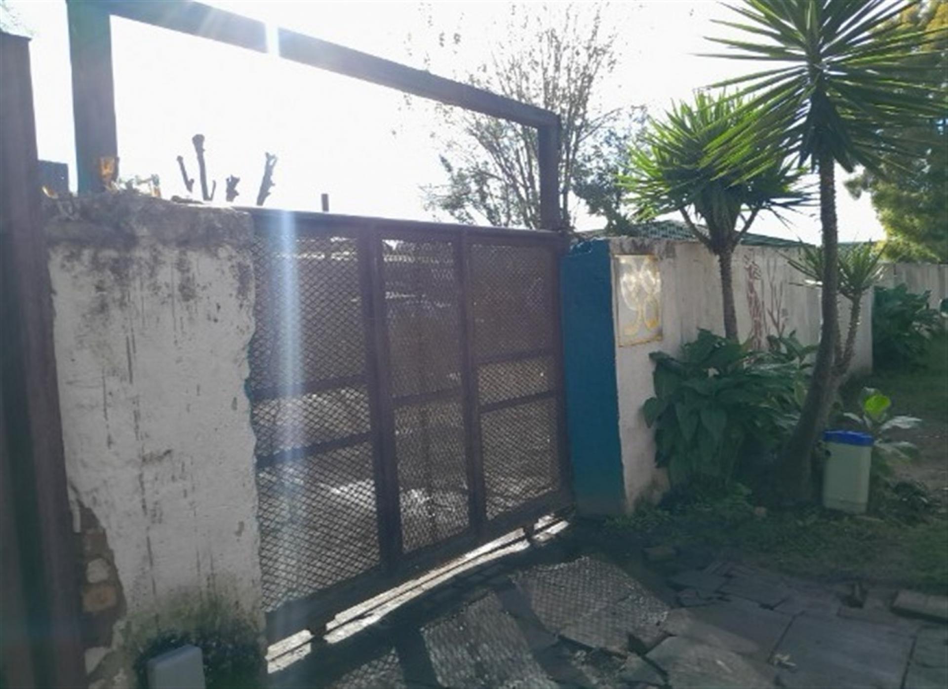 Front View of property in Comet