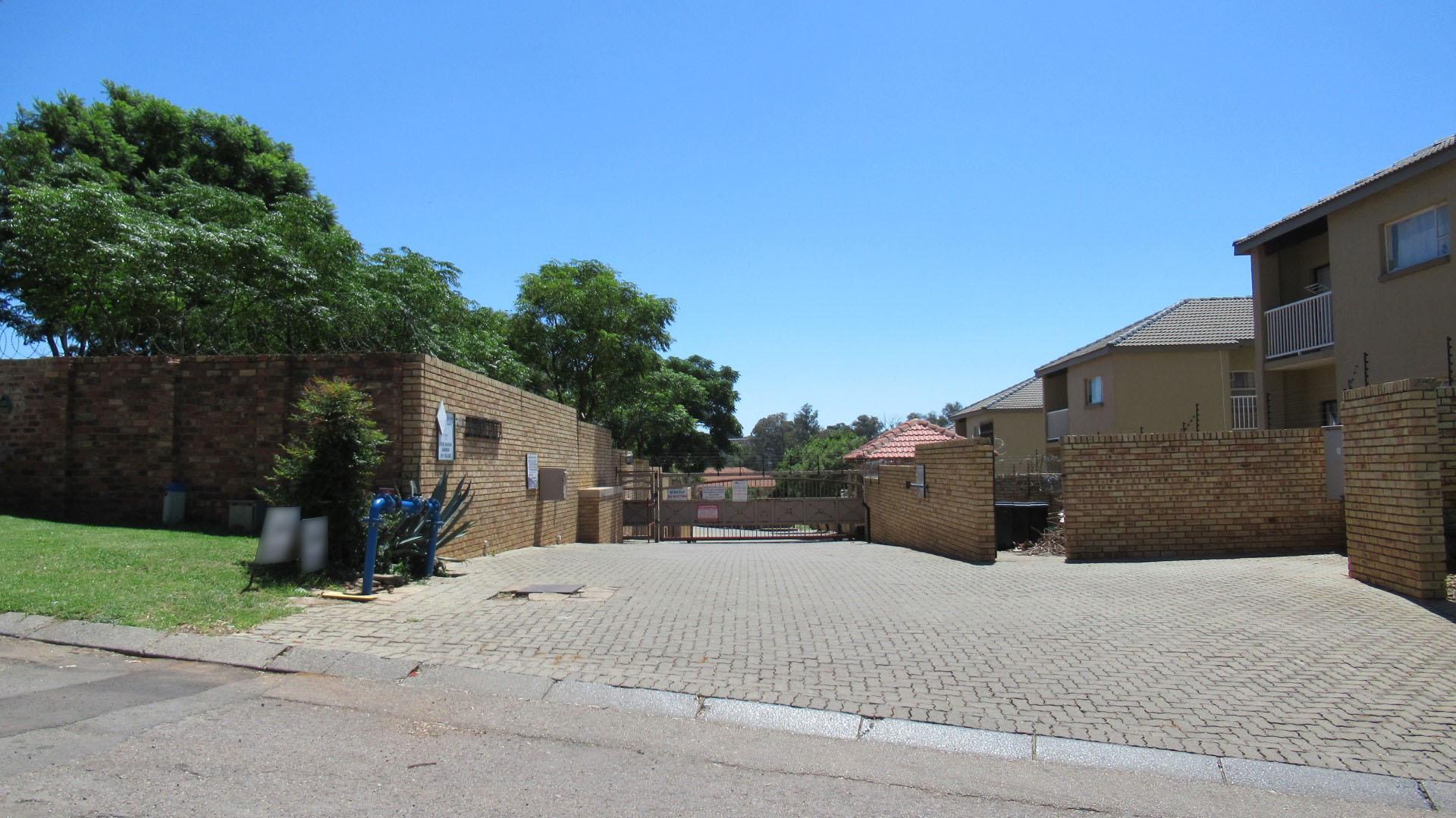 Front View of property in Roodepoort