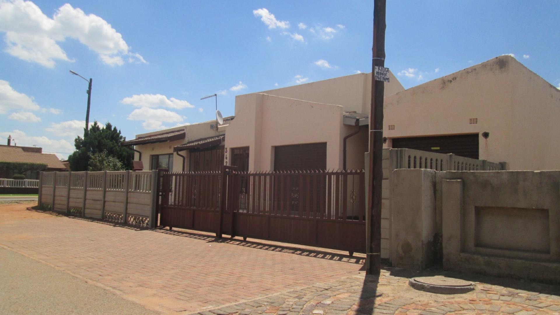 Front View of property in Daveyton