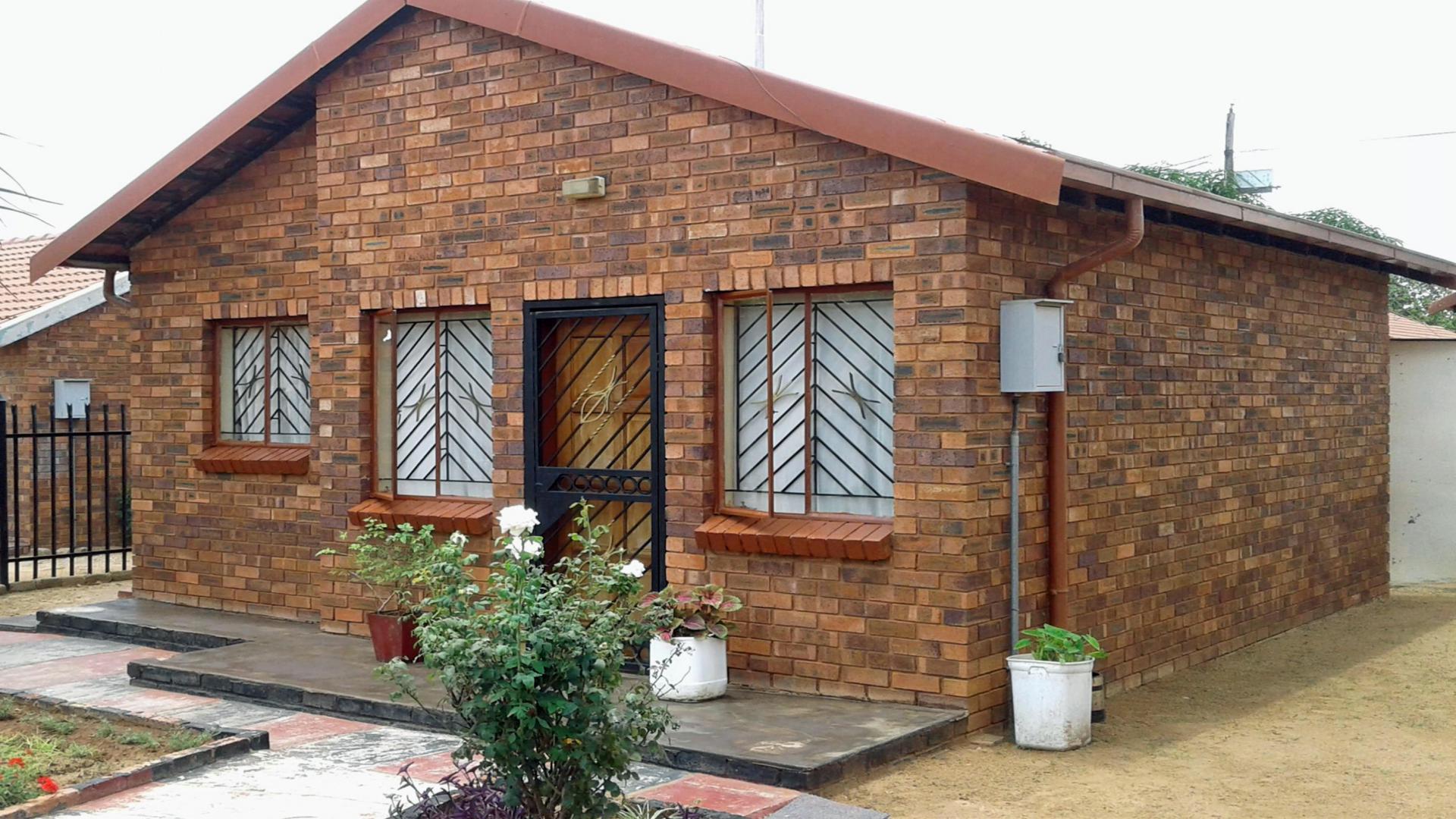 Front View of property in Soshanguve