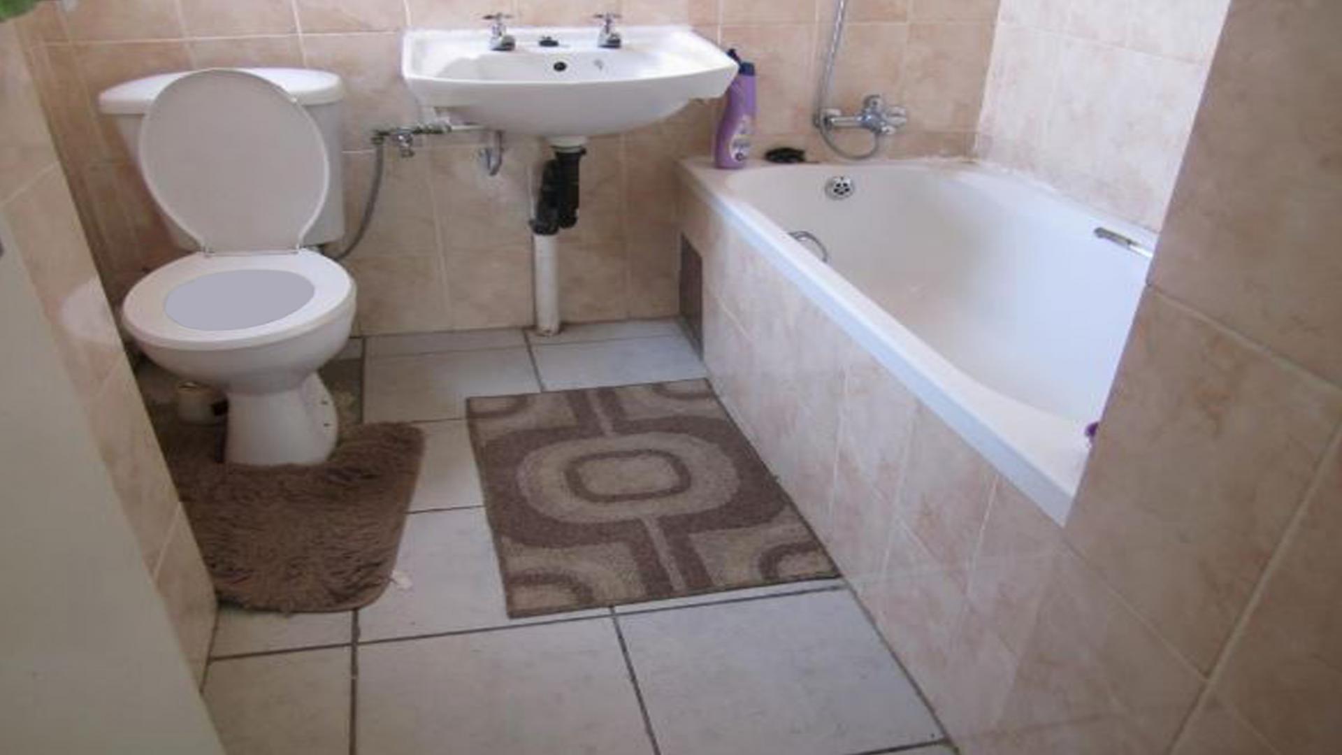 Bathroom 1 - 6 square meters of property in Ridgeway