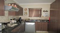 Kitchen - 9 square meters of property in Waterval East