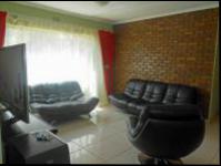 Lounges - 21 square meters of property in Dalpark