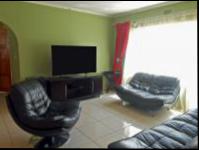Lounges - 21 square meters of property in Dalpark