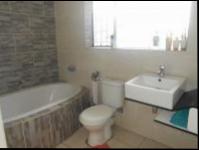 Bathroom 1 - 7 square meters of property in Dalpark