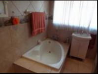 Bathroom 1 - 8 square meters of property in Riebeeckstad