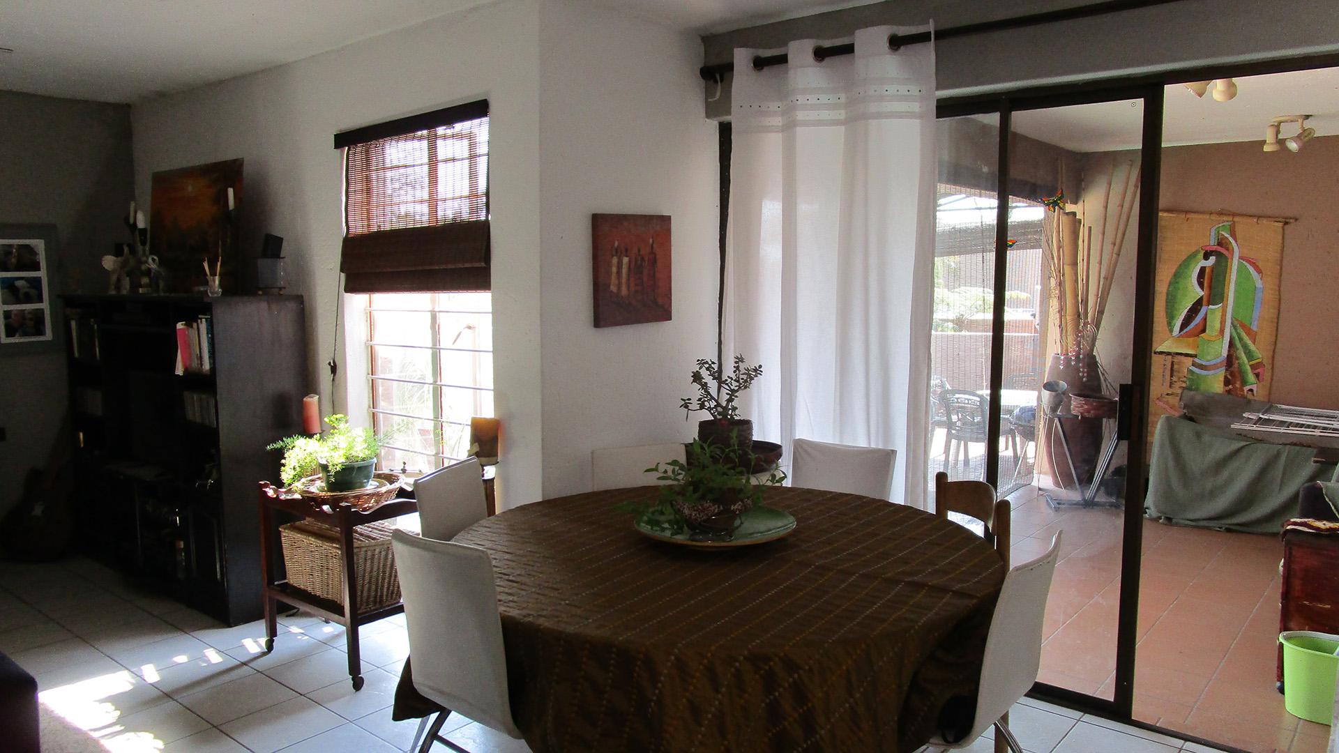 Dining Room - 10 square meters of property in Randburg