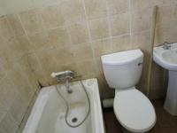 Bathroom 1 - 4 square meters of property in Ravenswood