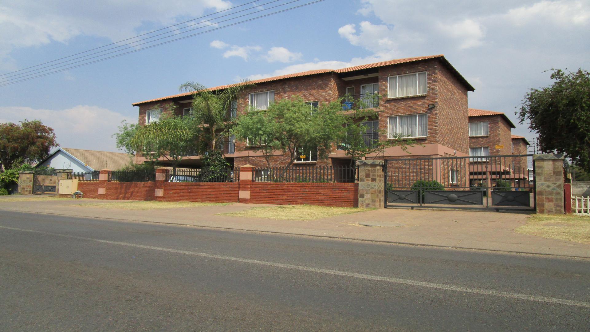 Front View of property in Daspoort