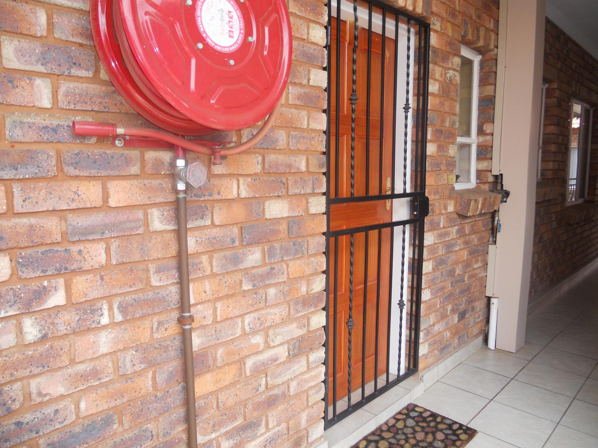 Front View of property in Daspoort