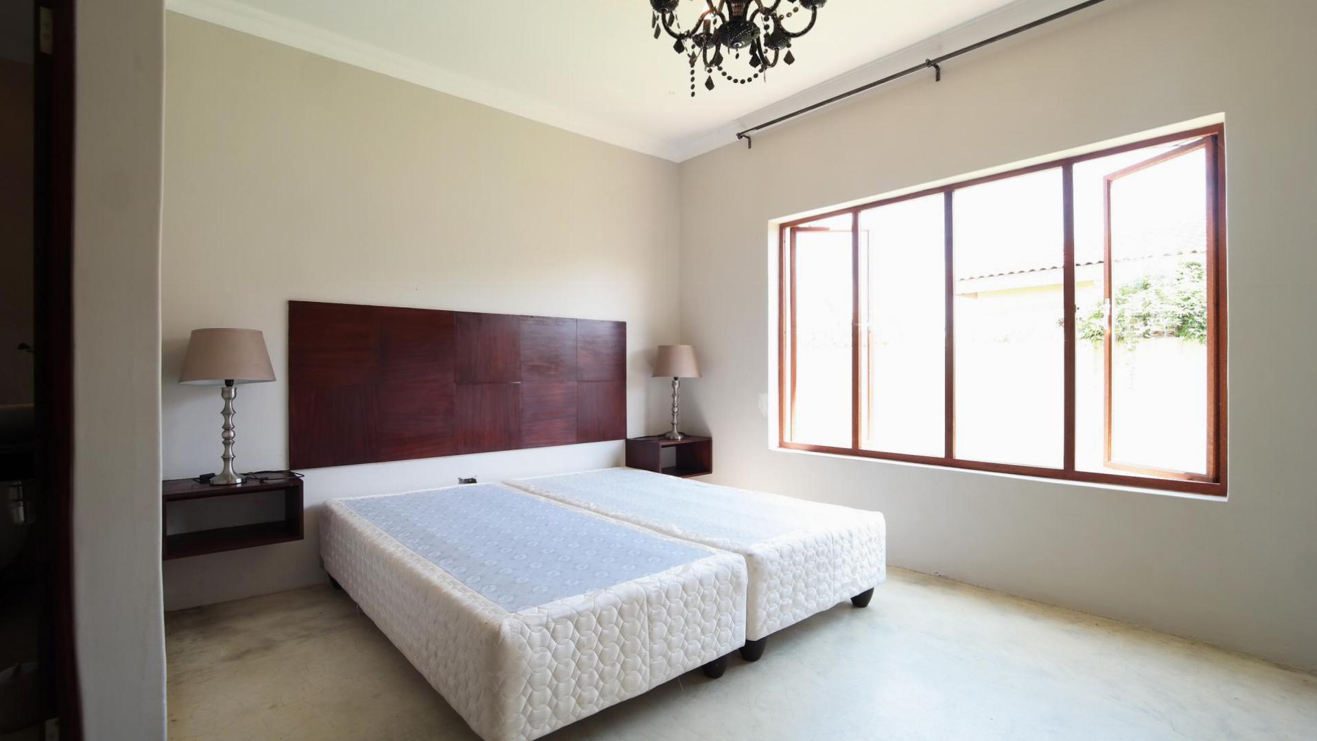 Main Bedroom - 19 square meters of property in Silver Lakes Golf Estate