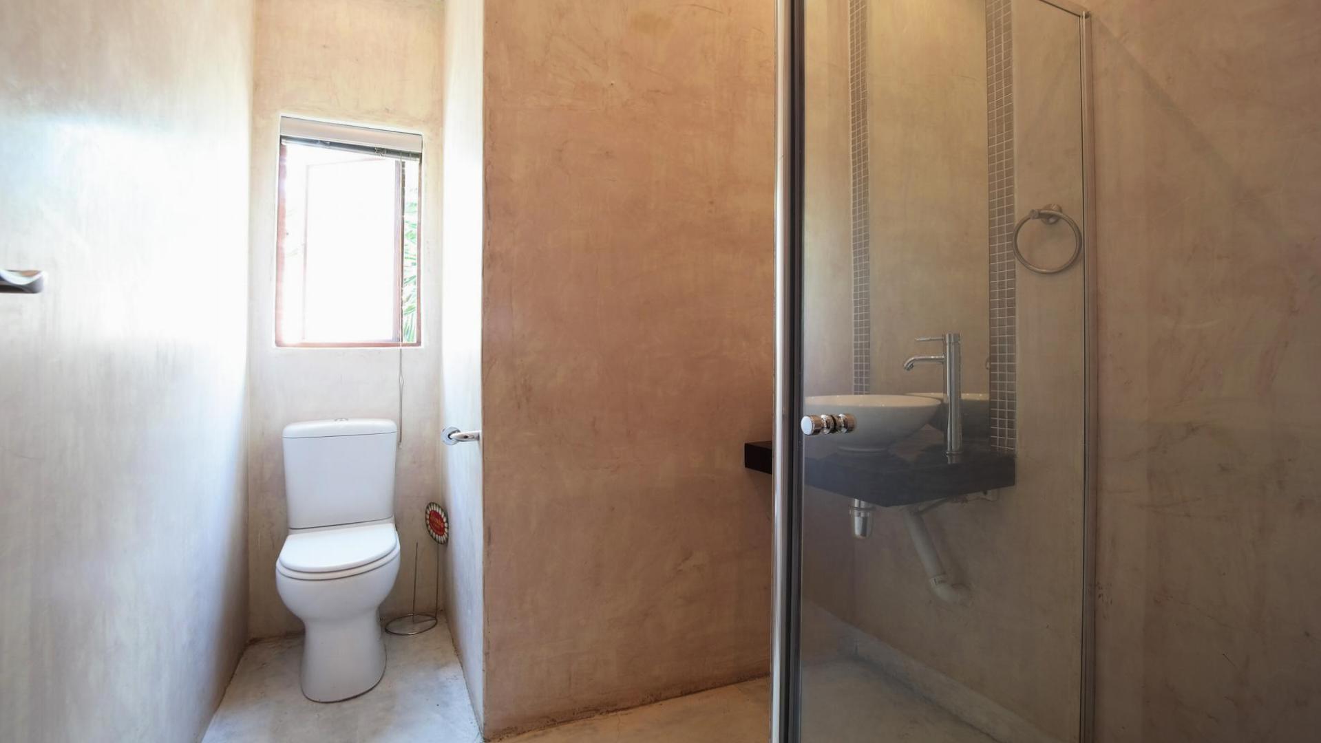 Bathroom 1 - 5 square meters of property in Silver Lakes Golf Estate