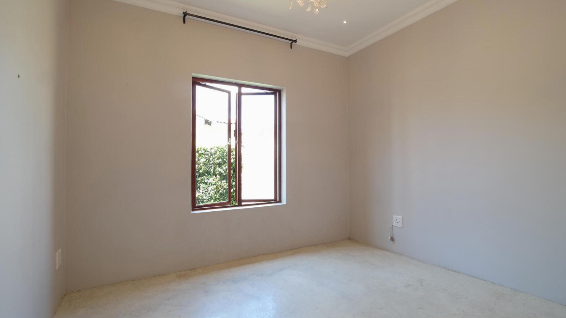 Bed Room 1 - 12 square meters of property in Silver Lakes Golf Estate