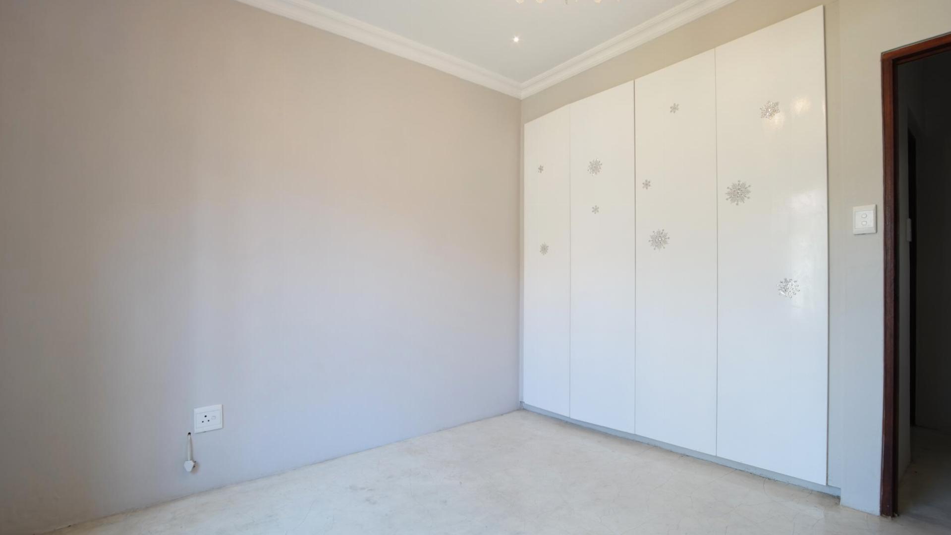 Bed Room 1 - 12 square meters of property in Silver Lakes Golf Estate