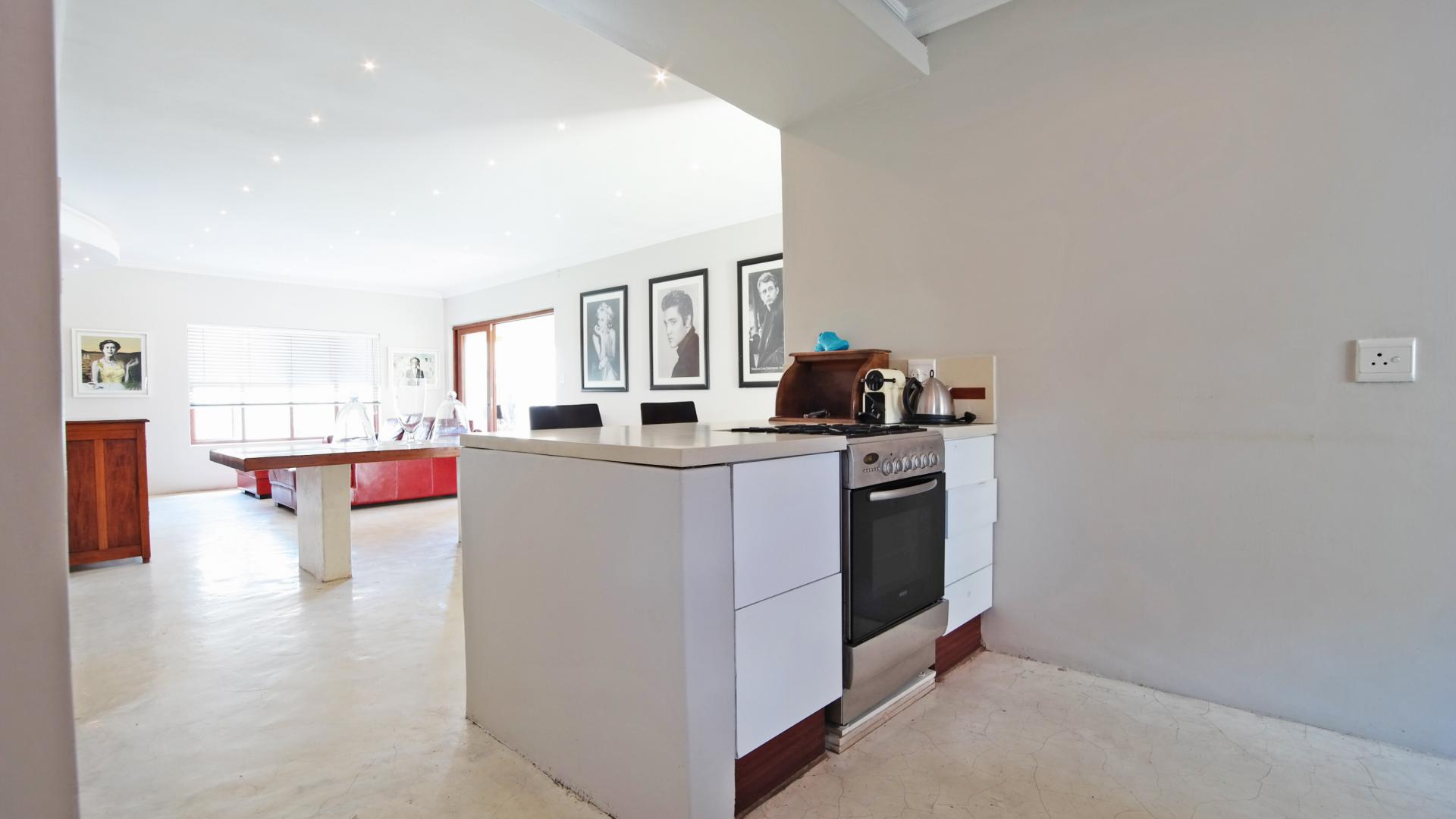 Kitchen - 11 square meters of property in Silver Lakes Golf Estate