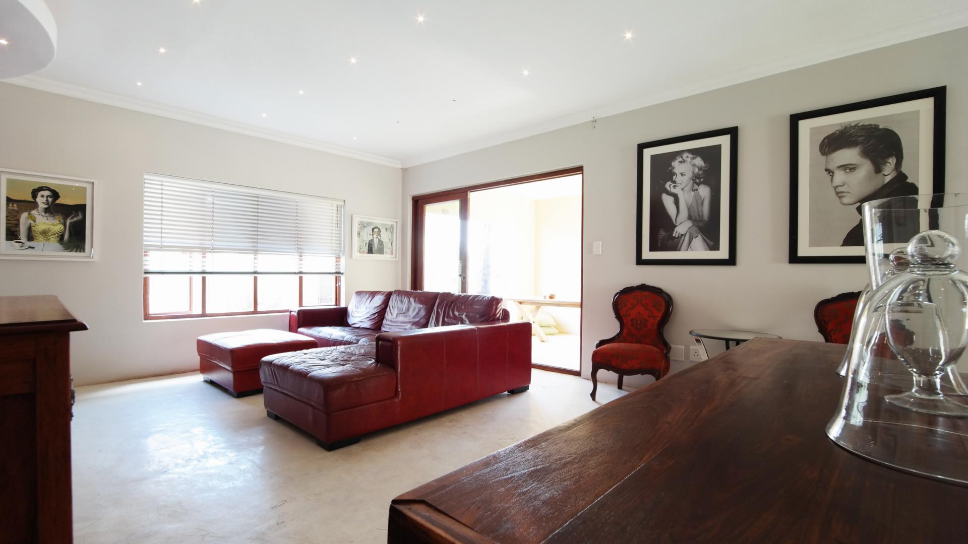 Lounges - 18 square meters of property in Silver Lakes Golf Estate