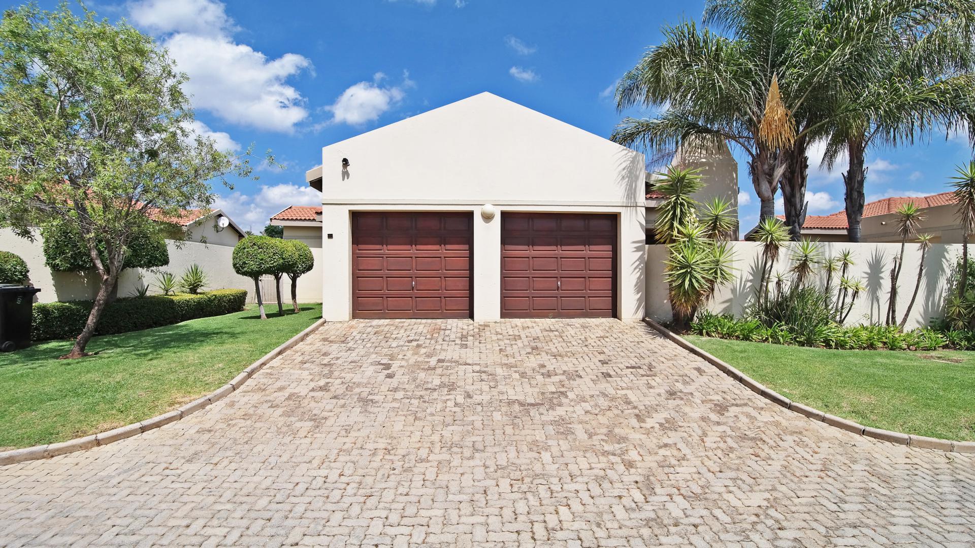 Front View of property in Silver Lakes Golf Estate
